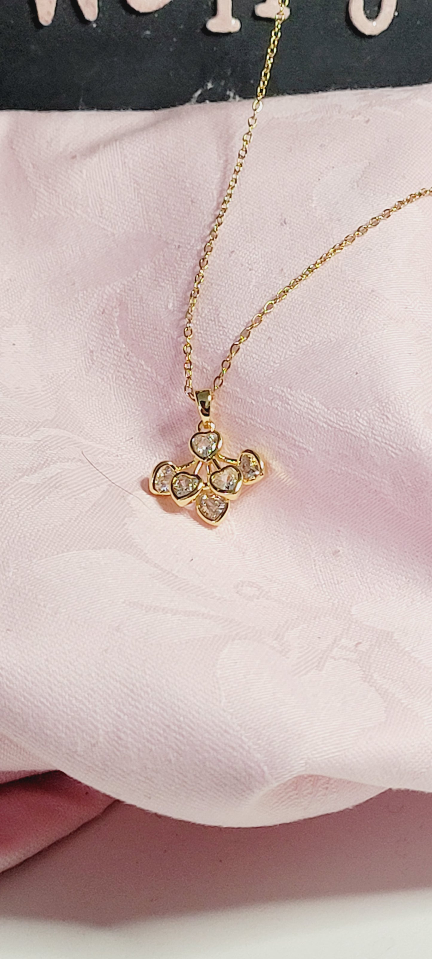 Elegant 18k Gold Plated  Hearts Pendant Necklace