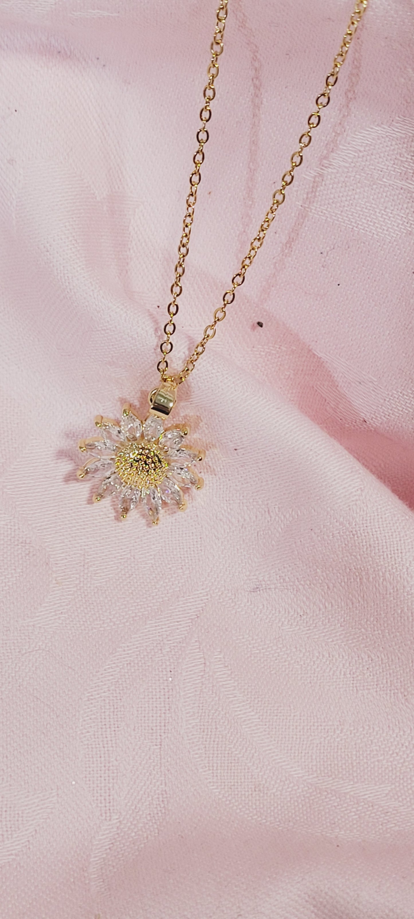 18k Gold Plated Elegant Sunflower Pendant Necklace