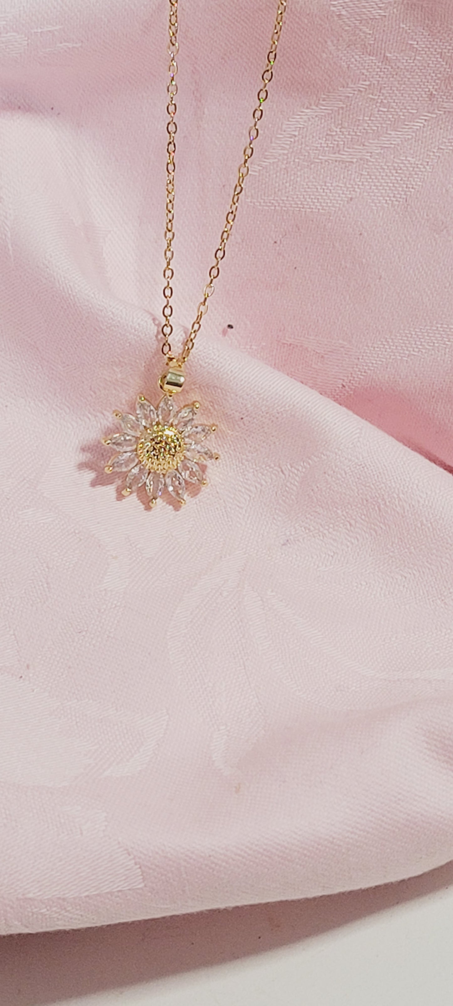 18k Gold Plated Elegant Sunflower Pendant Necklace