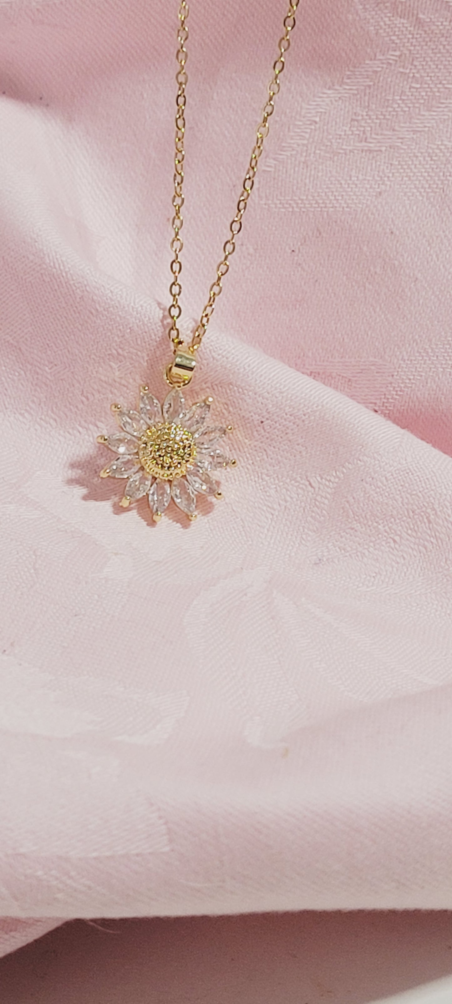 18k Gold Plated Elegant Sunflower Pendant Necklace