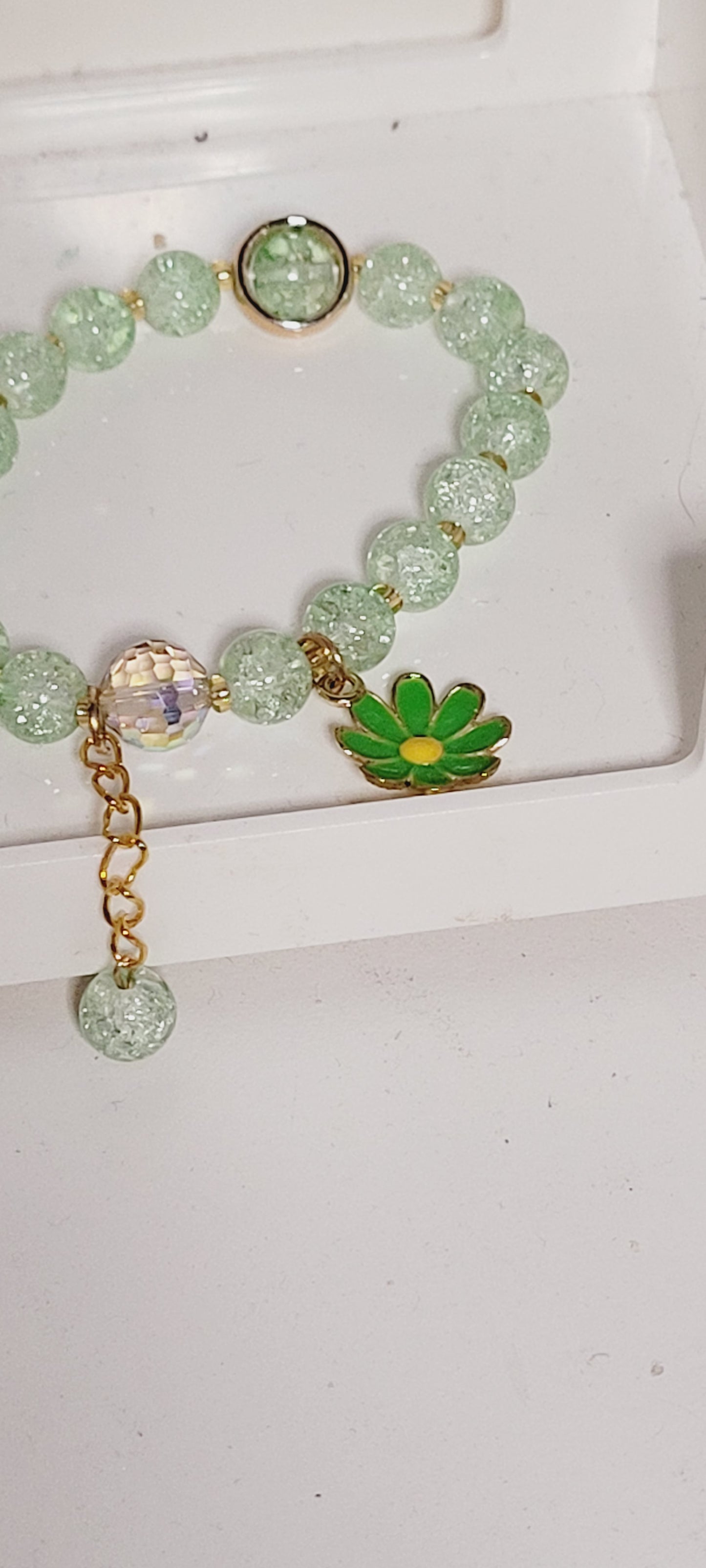 Green Daisy Charm glass bead Bracelet