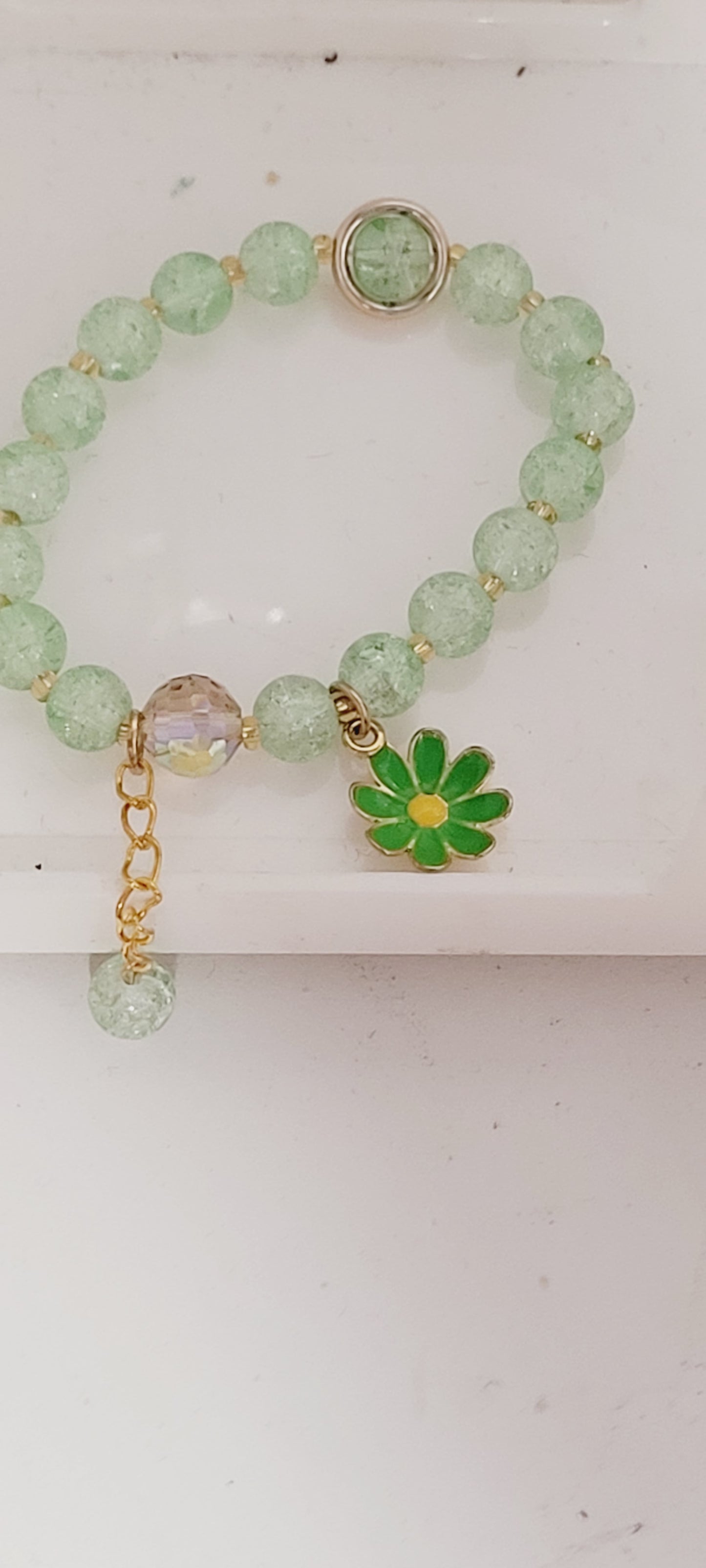 Green Daisy Charm glass bead Bracelet