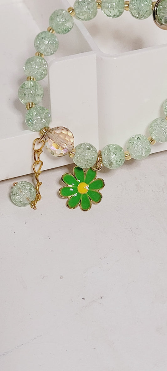 Green Daisy Charm glass bead Bracelet