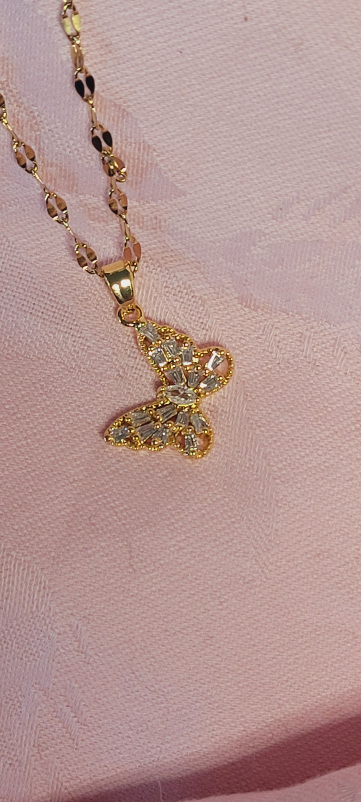 Fashion Butterfly Shape Artificial Diamond Pendant Necklace