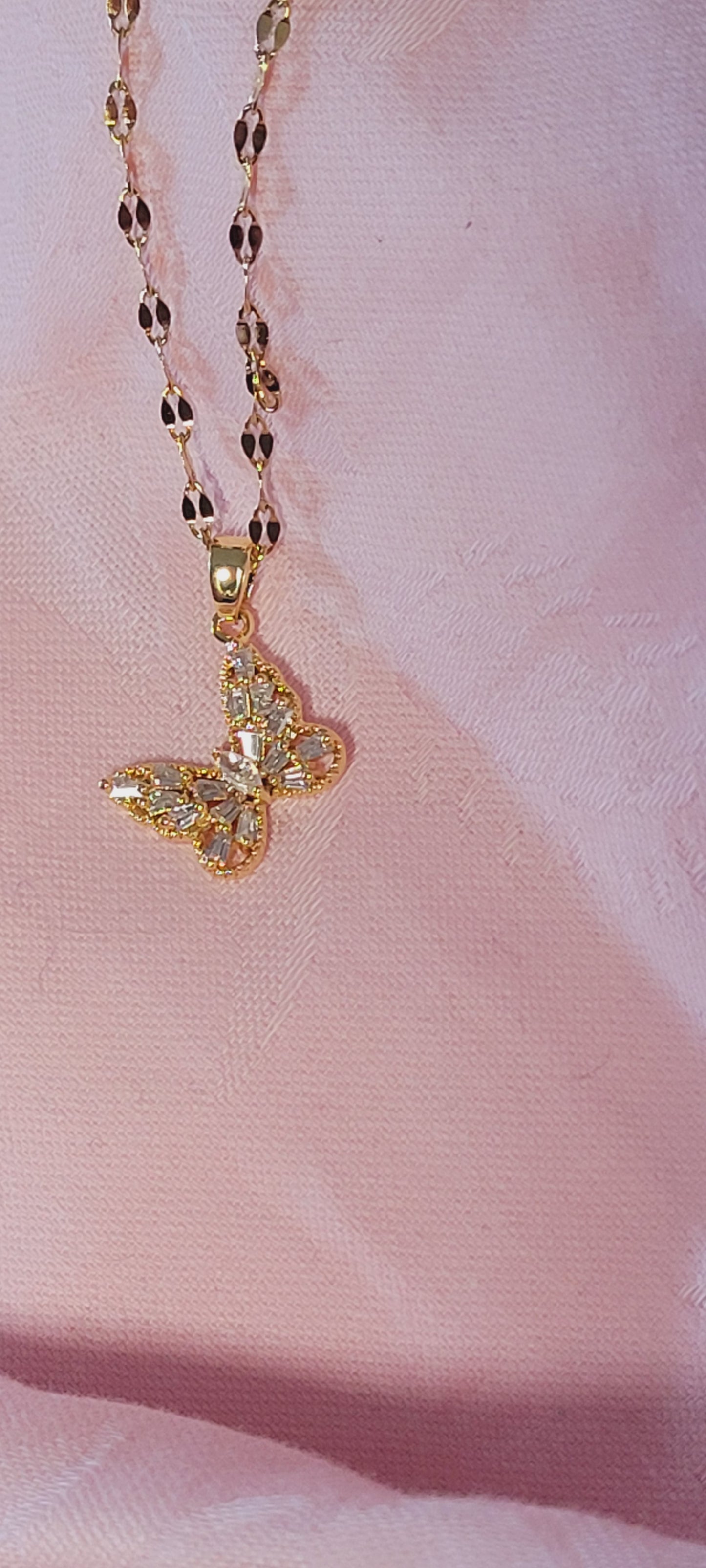 Fashion Butterfly Shape Artificial Diamond Pendant Necklace