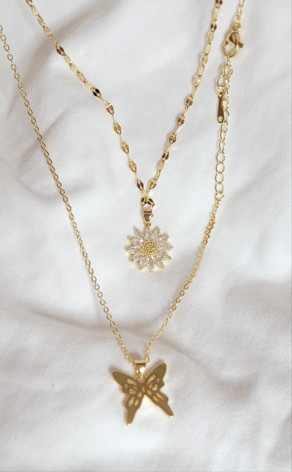 2pc Butterfly/Flower Gold necklace set