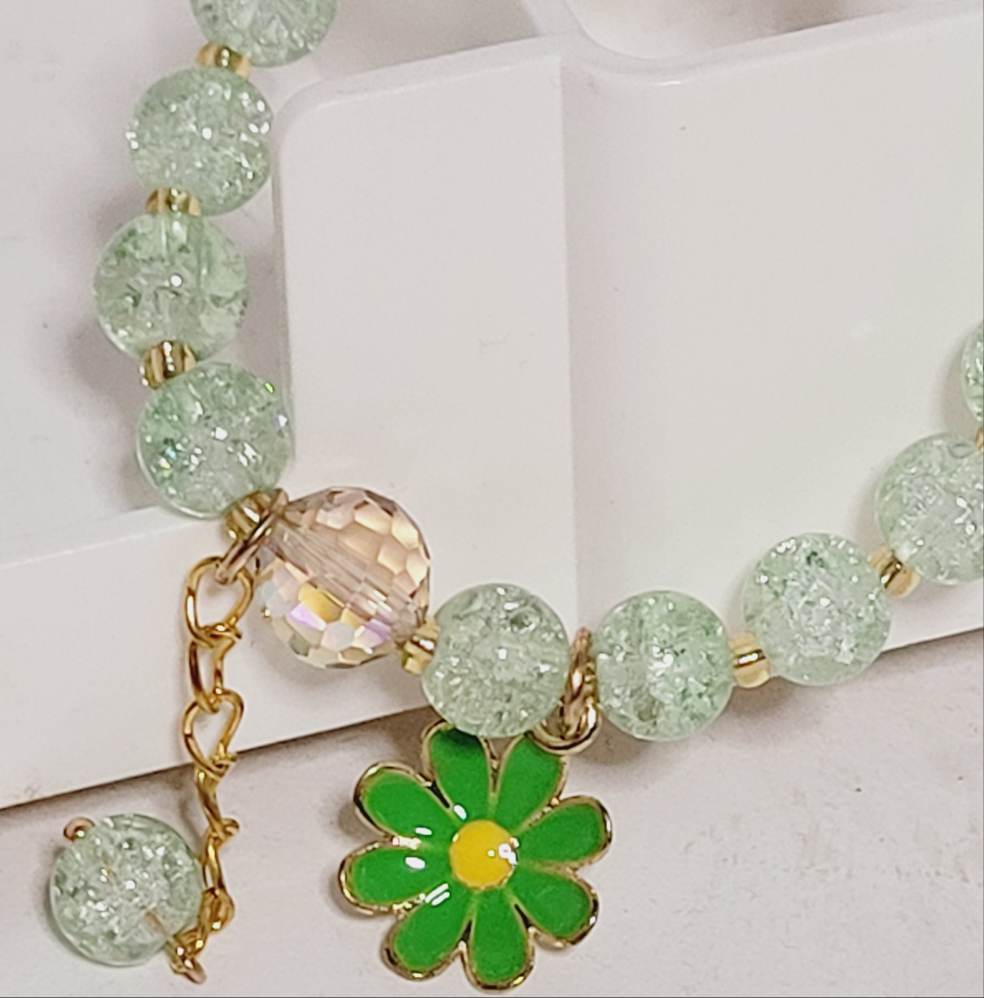 Green Daisy Charm glass bead Bracelet