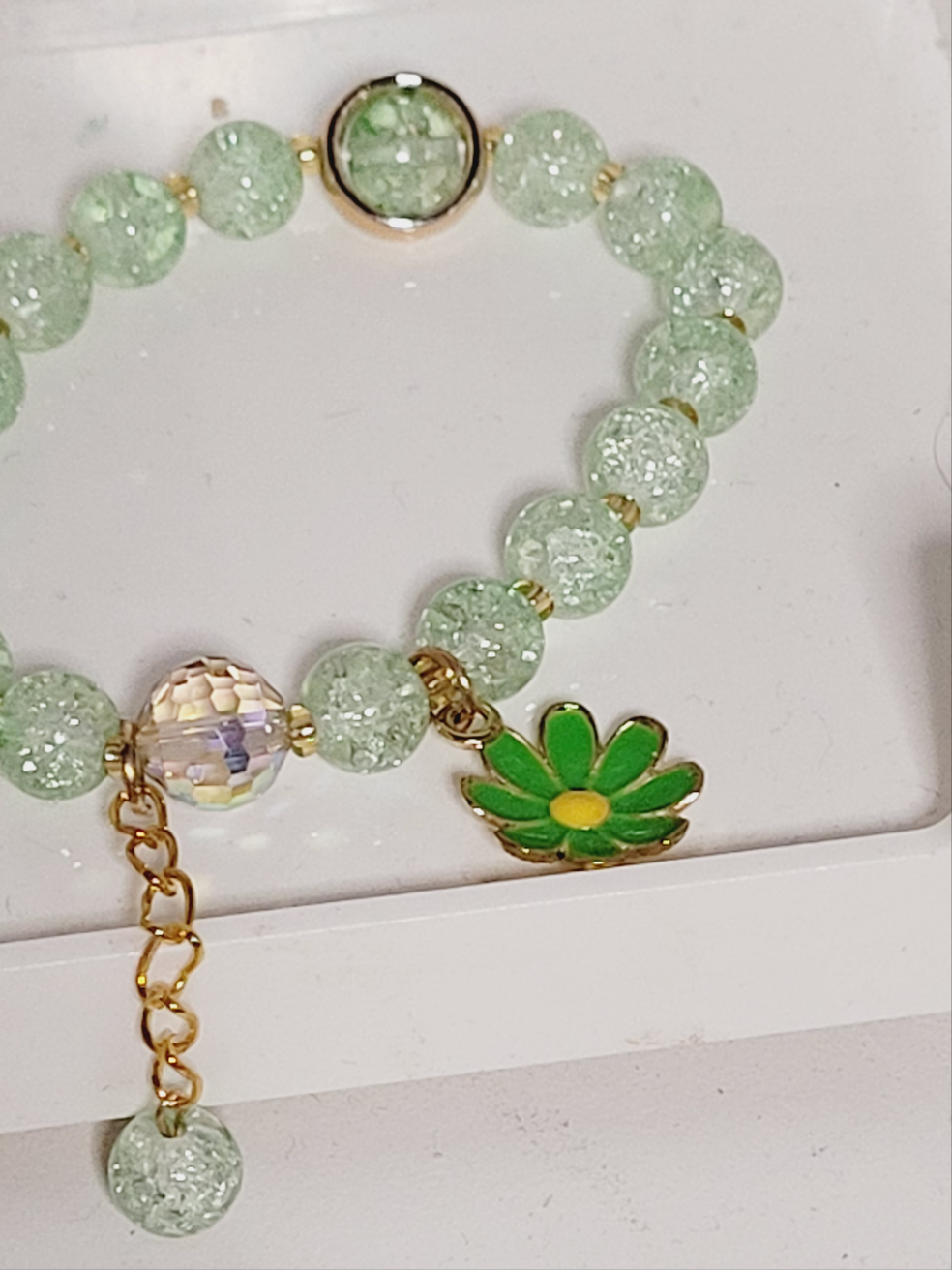 Green Daisy Charm glass bead Bracelet