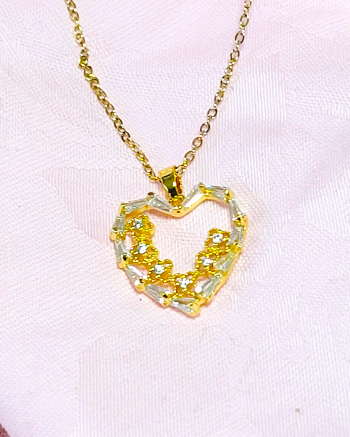 Gold-plated Necklace White Geometric Floral Heart Pendant