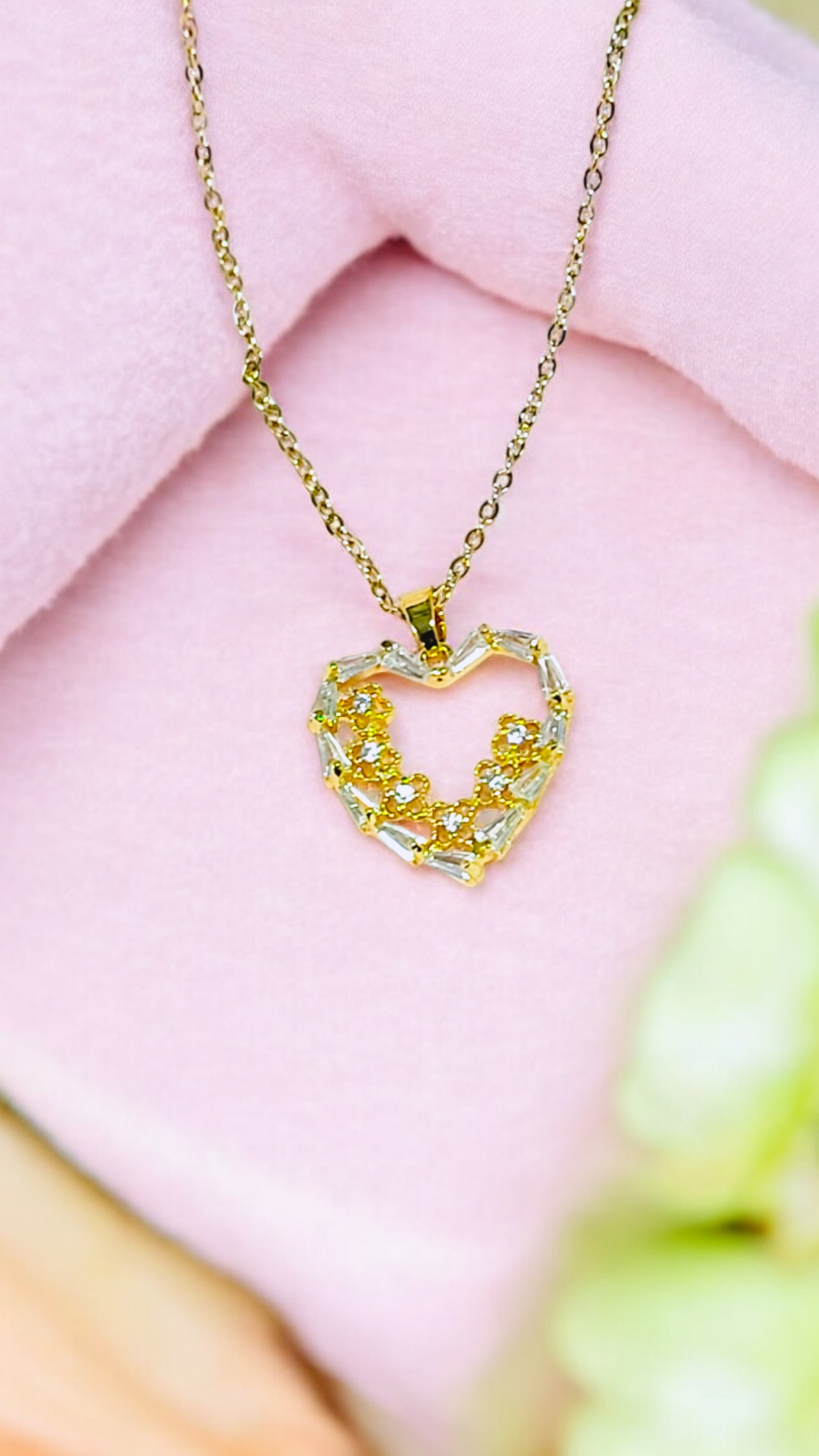 Gold-plated Necklace White Geometric Floral Heart Pendant