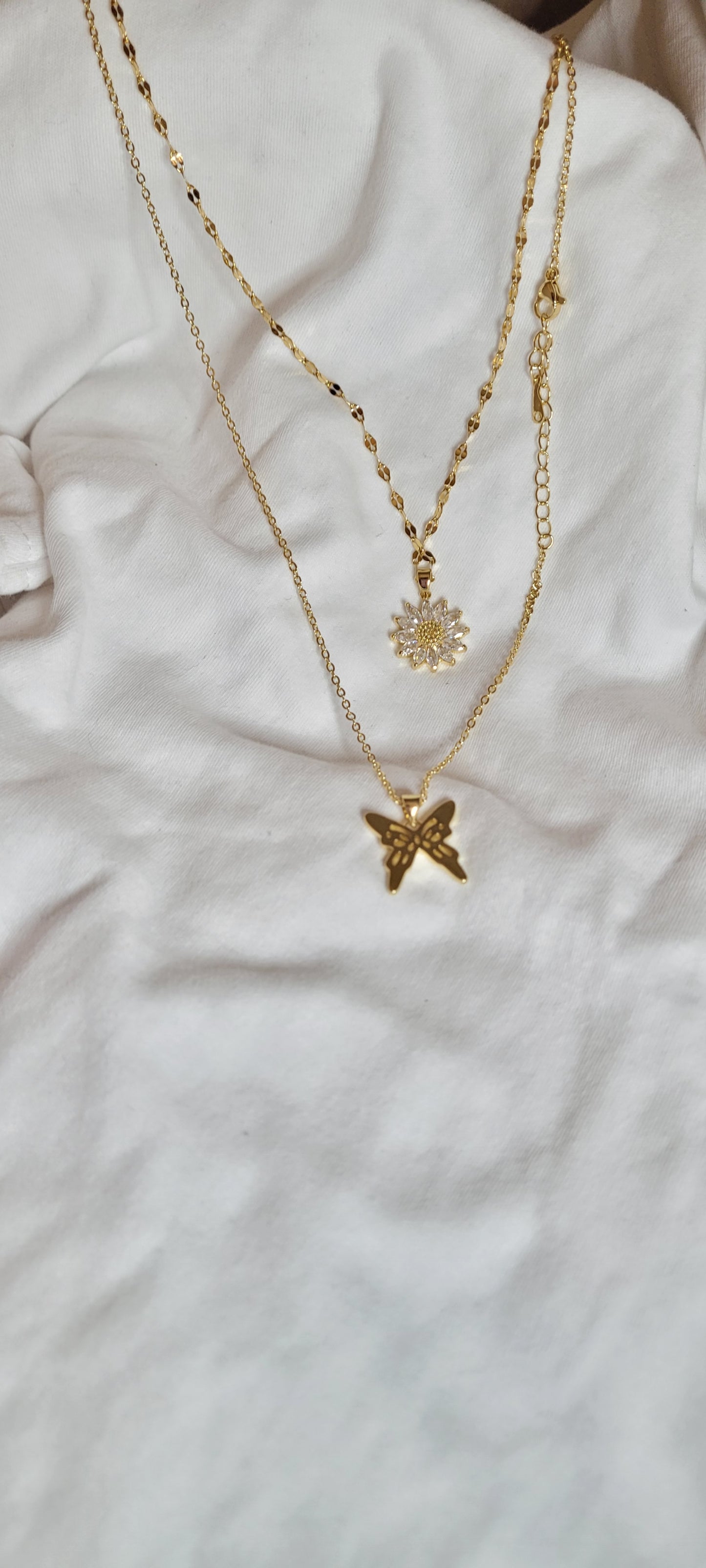 2pc Butterfly/Flower Gold necklace set