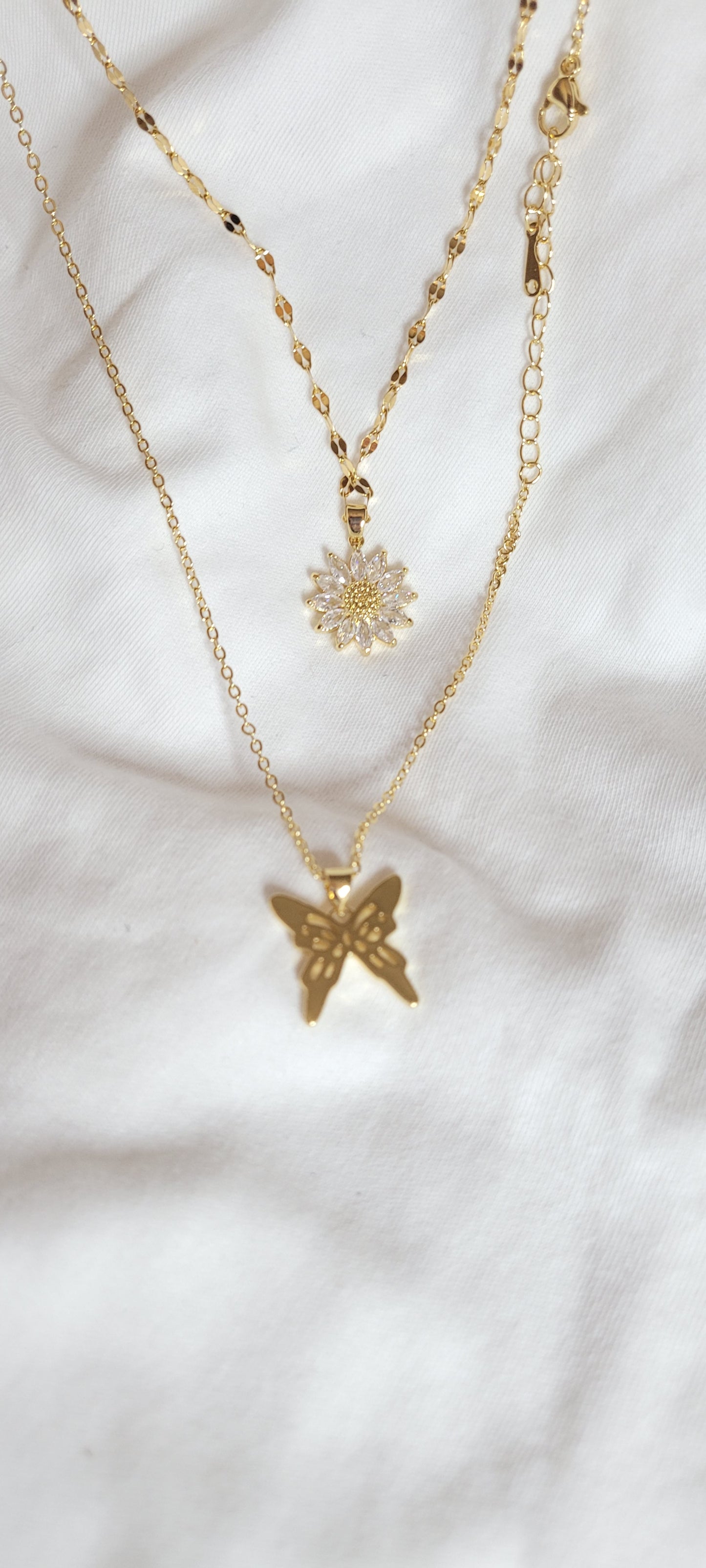 2pc Butterfly/Flower Gold necklace set